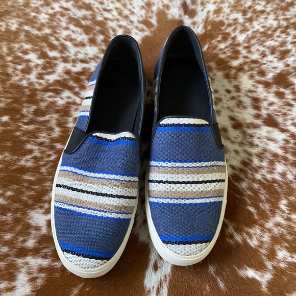 Vince Camuto sneakers 👟 blue and white stripes